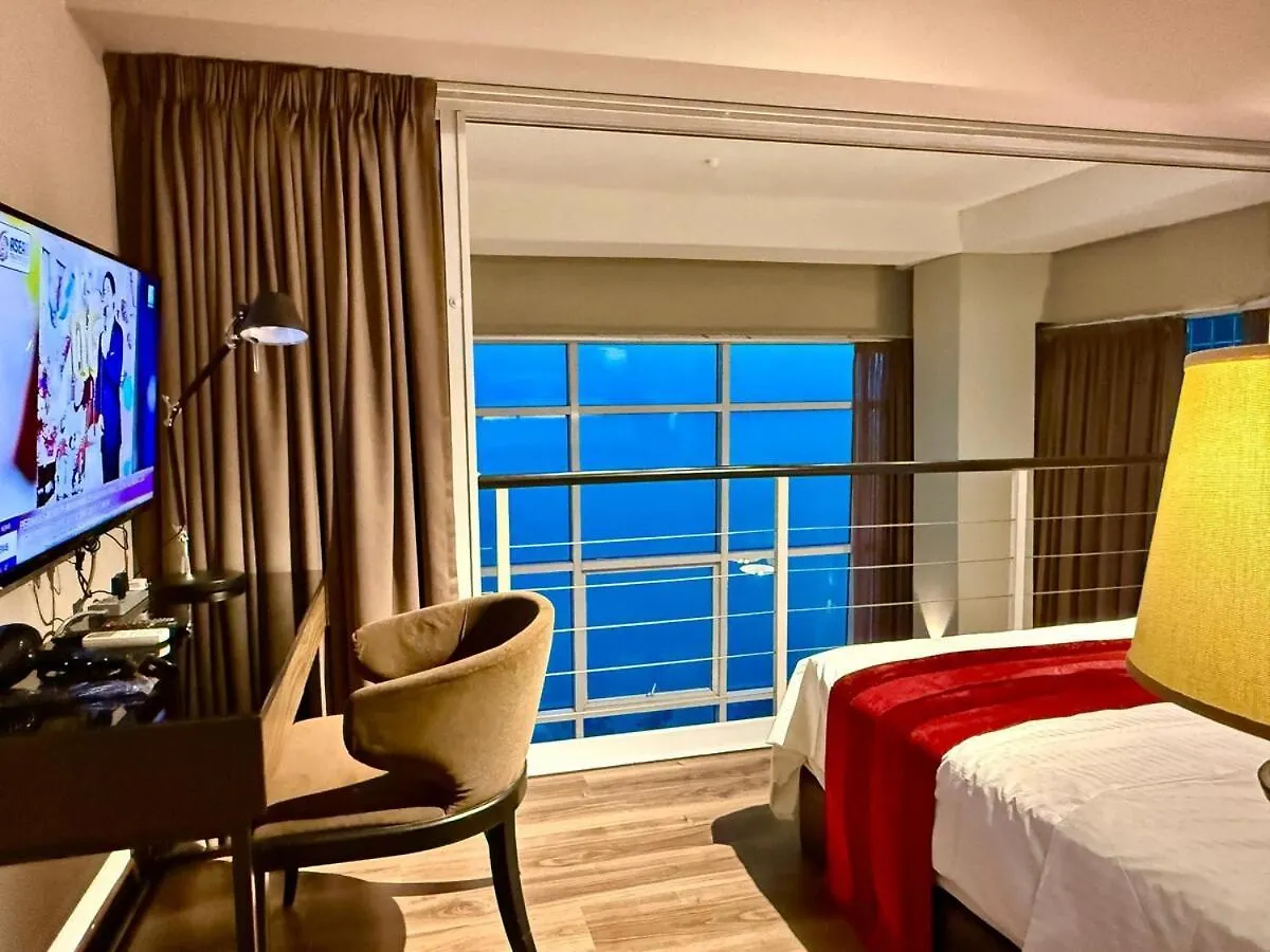 Seaview Seafront Duplex In Town With Wifi & Full Kitchen 10 Apartment George Town